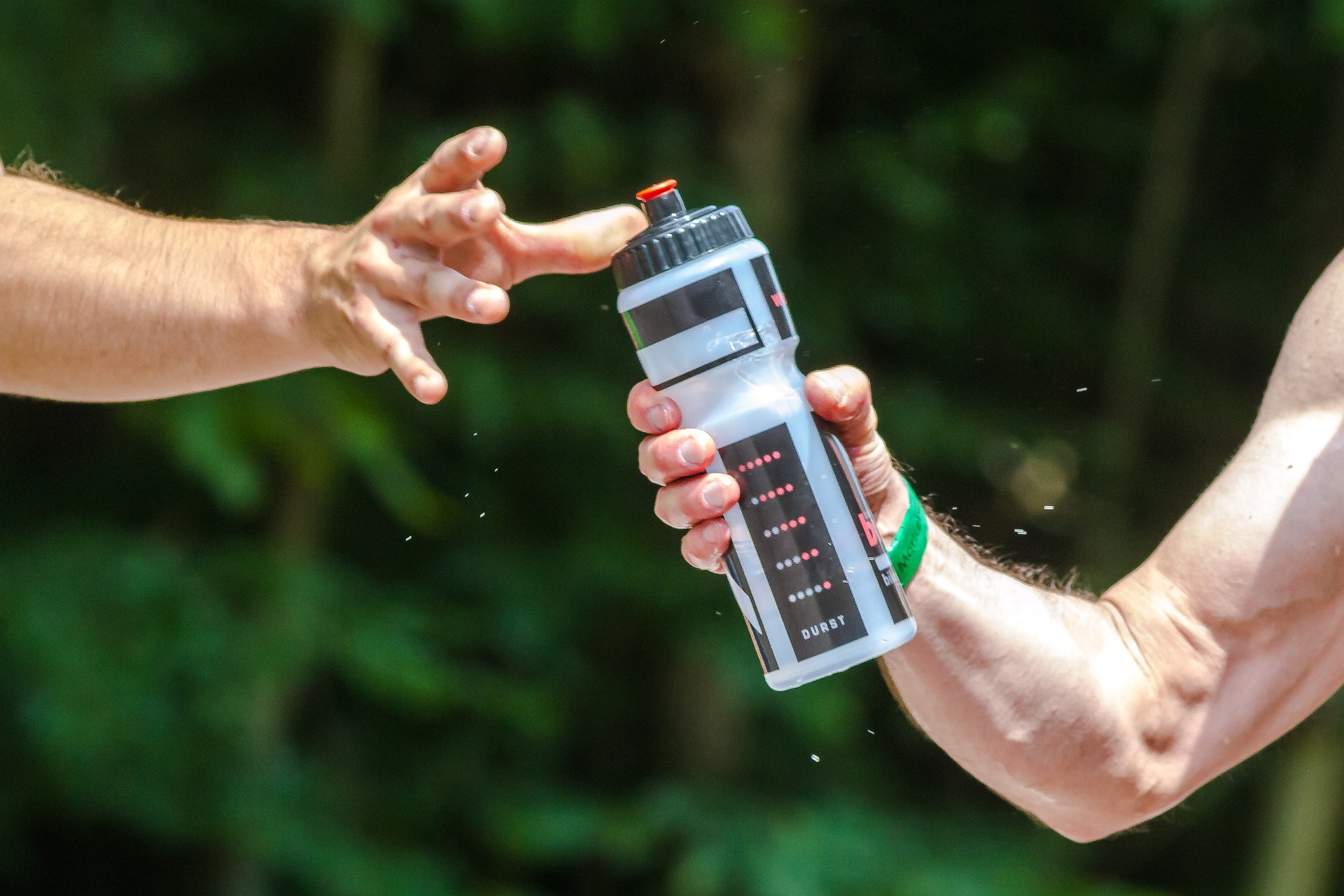 Richtig trinken bei Training & Wettkampf – wie du dich perfekt mit Flüssigkeit versorgst
