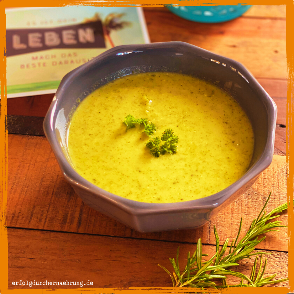 Gesunde Rezepte - vegane Brokkolicremesuppe mit Dr. Gabriela Hoppe | Erfolg durch Ernährung | Deine Ernährungsspezialistin & Heilpraktikerin in Hannover/Isernhagen | Bild by Gabriela Hoppe