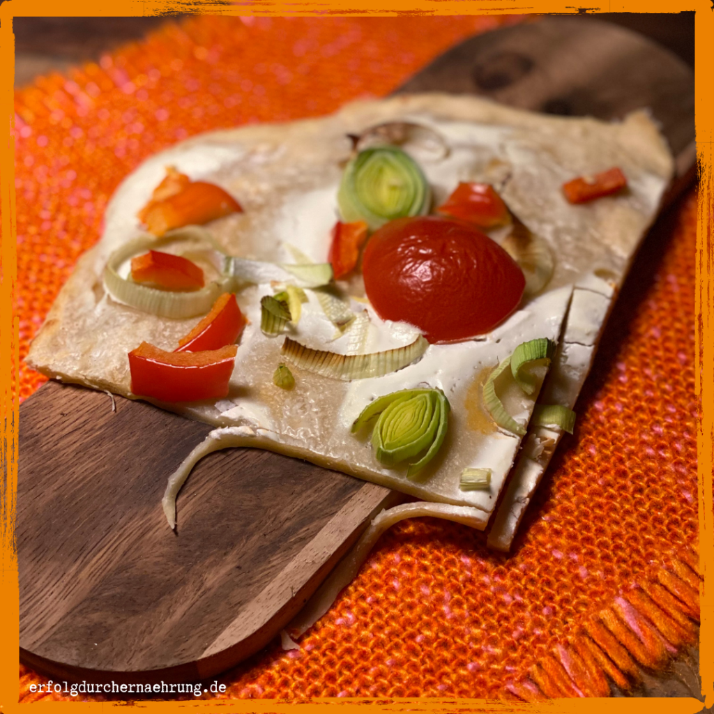 Gesunde Rezepte - Flammkuchen ohne Weizen und Hefe, auf Wunsch vegan, mit Dr. Gabriela Hoppe | Erfolg durch Ernährung | Deine Ernährungsspezialistin & Heilpraktikerin in Hannover/Isernhagen | Bild by Gabriela Hoppe