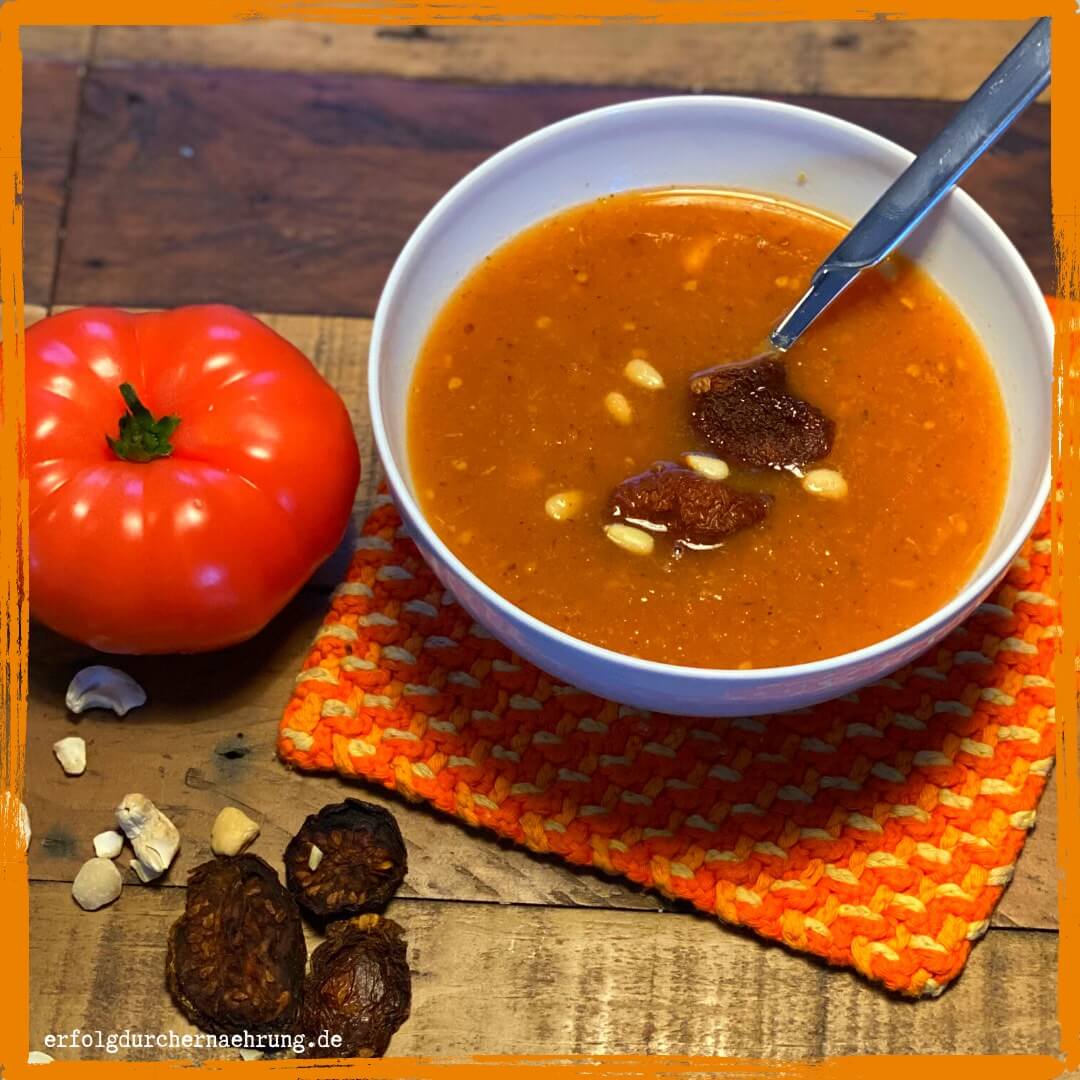 Gesunde Rezepte - Tomatensuppe vegan mit Dr. Gabriela Hoppe | Erfolg durch Ernährung | Deine Ernährungsspezialistin & Heilpraktikerin in Hannover/Isernhagen | Bild by Gabriela Hoppe